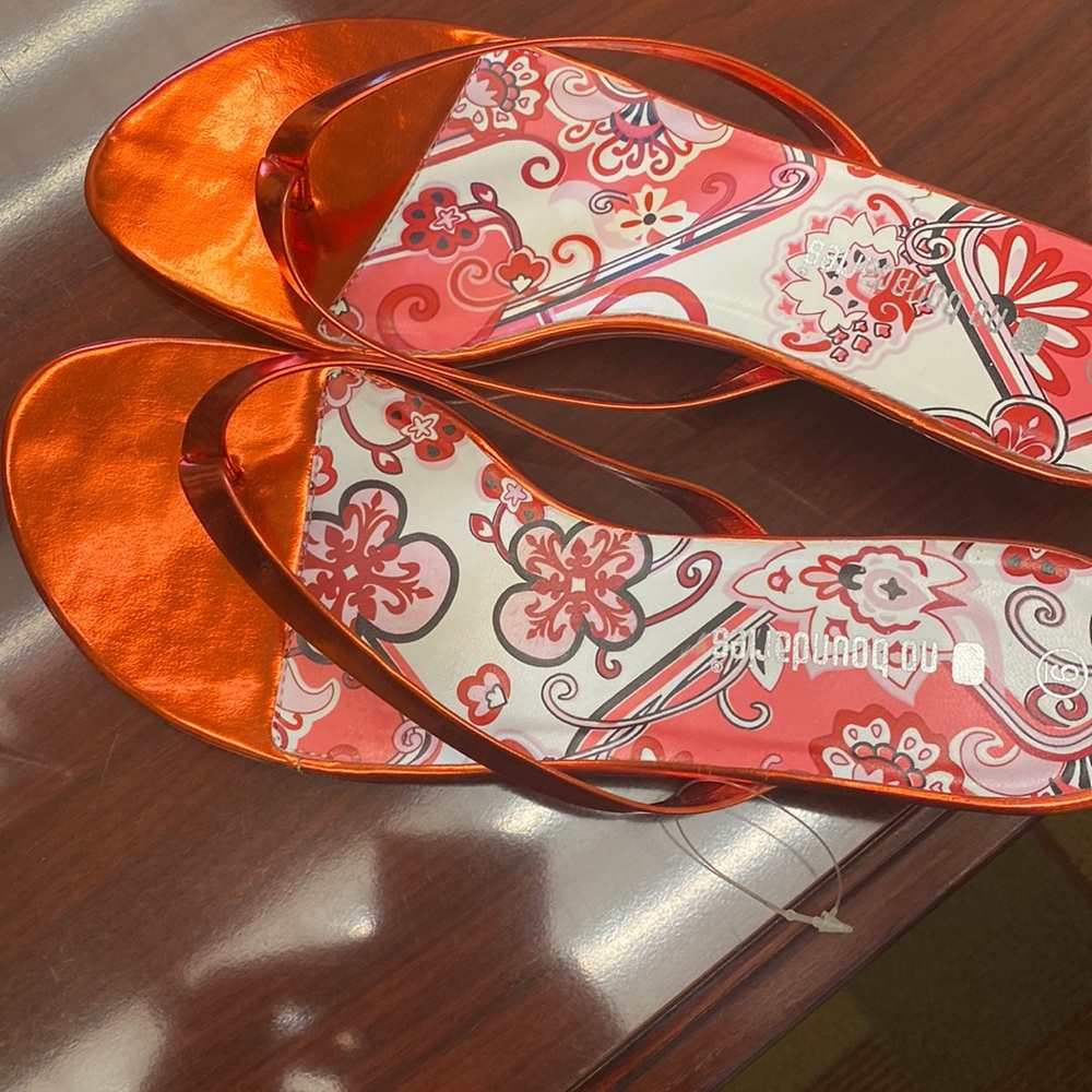 Red sandles